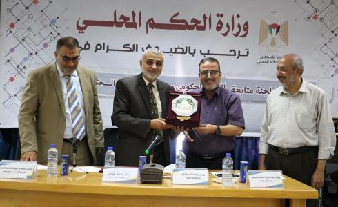 محمد عوض رئيس متابعة العمل الحكومي بغزة يلتقي أركان وزارة الحكم المحلي