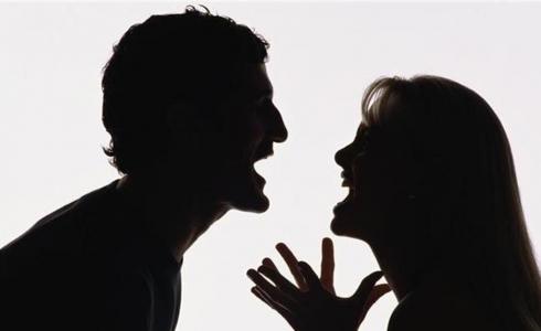 رجل يقتل زوجته بطريقة غريبة جدا