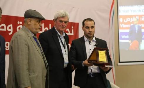 الشاب أحمد الباشا  فاز بجائزة أفضل مبادرة توعوية عن مكافحة المخدرات