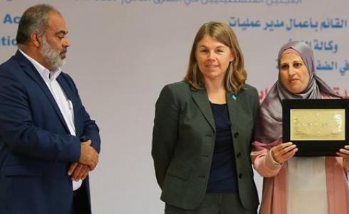 "الأونروا" تحيي "يوم المعلم العالمي" بتكريم عدد من معلميها