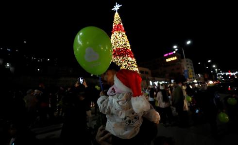 اضاءة شجرة الميلاد في نابلس