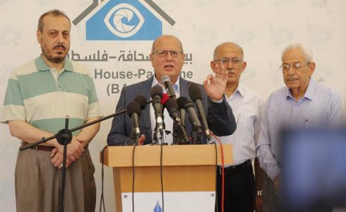  النائب جمال الخضري رئيس اللجنة الشعبية لمواجهة الحصار يتحدث خلال مؤتمر صحفي في بيت الصحافة بغزة