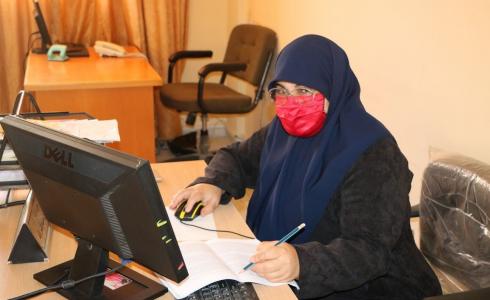 تربية الوسطى توزع الكمامات الطبية على موظفيها