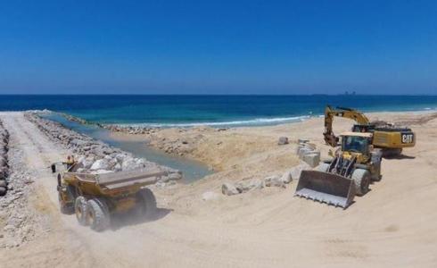 بناء الاحتلال للجدار المائي شمال غزة - ارشيفية