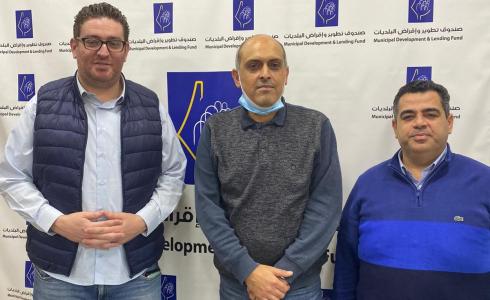 "هنية" يقدم استراتيجية تطوير المنشٱت الرياضية بقيمة (1,5) مليون دولار