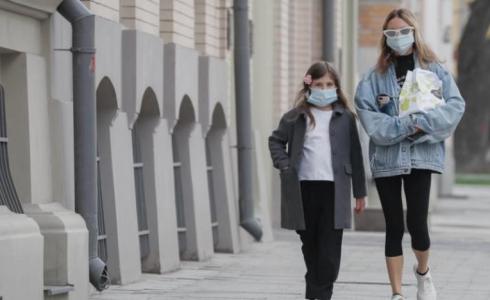 روسيا تسجل انخفاضًا في عدد الإصابات اليومية بكورونا