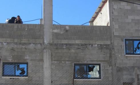 مصرع طفلة وإصابة شقيقتها جراء سقوط حماية شباك منزل عائلتهما في جباليا شمال غزة - توضيحية