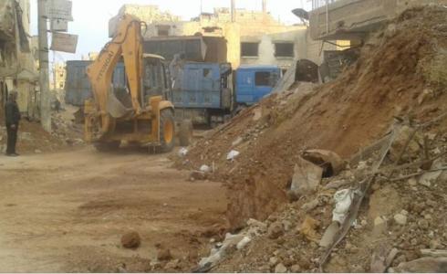 بدأ ازالة الركام من مخيم درعا