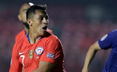 لاعب منتخب تشيلي سانشيز