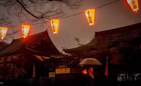 أنزاكي نشر إعلانا عن الحفلة في صحيفة