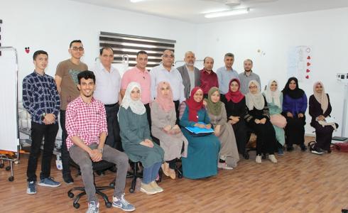 دورة تدريبية لطلبة كلية طب الأسنان في جامعة فلسطين