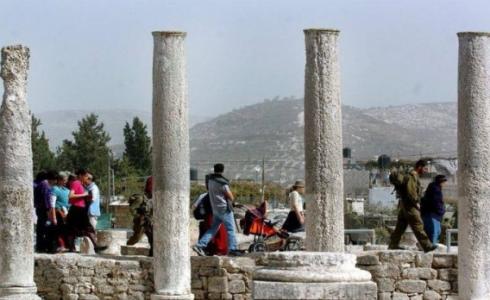 عشرات المستوطنين يقتحمون الموقع الأثري في سبسطية - أرشيف