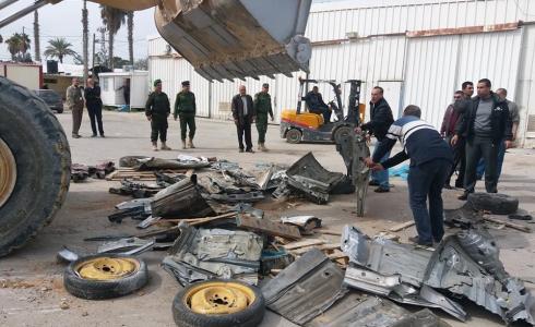 وزارة المواصلات تتلف هياكل سيارات مستعمله