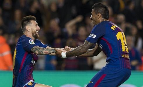 البرازيلي باولينيو جونيور مع نجم فريق  برشلونة ليونيل ميسي