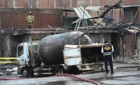 شاهد: 18 قتيلا وانهيار منازل ومصانع جراء انفجار شاحنة صهريج في الصين