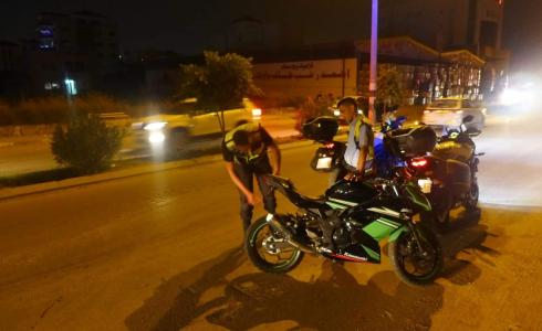 الشرطة تشرع بحملة على المركبات والدراجات غير القانونية في جنين
