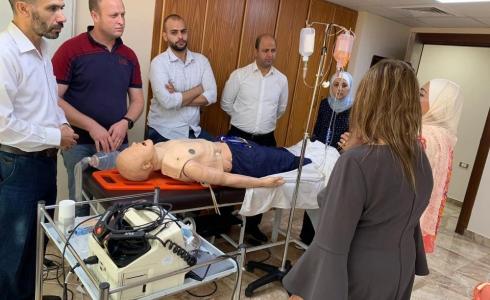 فريق من النجاح يشارك في دورات للتدريب في إنعاش القلب والتنفس