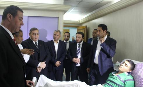سفير فلسطين في مصر يزور الجرحى في مستشفى الهرم التخصصي