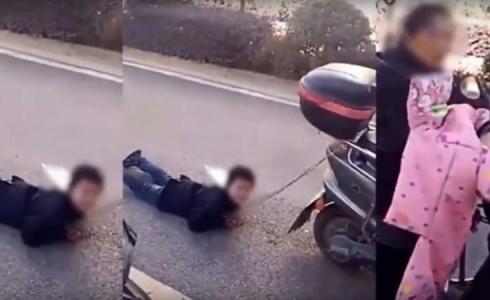 أم تسحل طفلها بدراجتها النارية