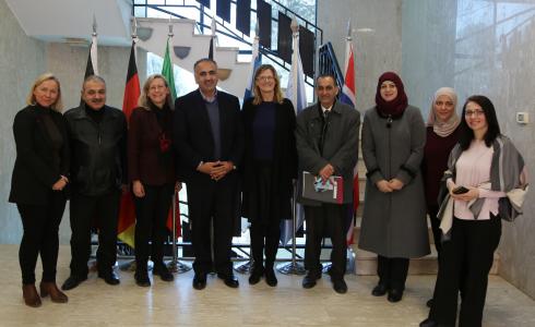 وفدا من إنقاذ الطفل