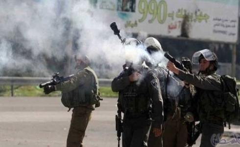 قوات الاحتلال تطلق قنابل الغاز- أرشيفية