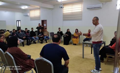 المركز الفلسطيني يعقد ورشة عمل حول التنوع الثقافي والفكري 