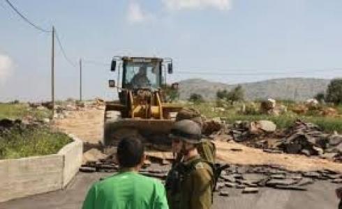 قوات الاحتلال الإسرائيلي تستولي على جرافة- ارشيفية