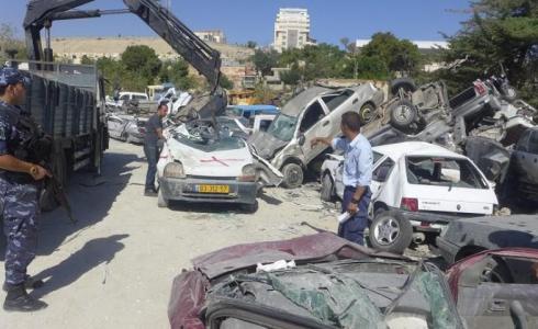 الشرطة الفلسطينية تتلف مركبات غير قانونية في الضفة الغربية