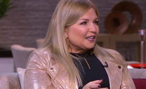 شاهد: فستان الفنانة عبير منير يثير جدلا واسعا