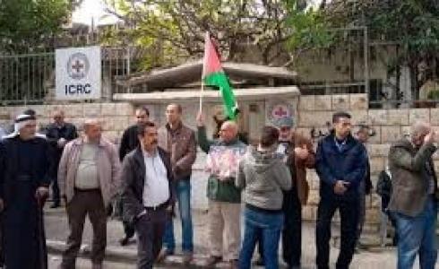 وقفة تضامنية مع الأسرى أمام الصليب الأحمر- طولكرم