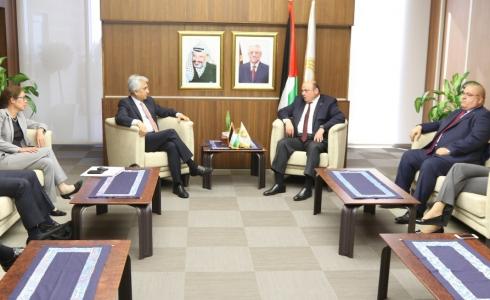 الشوا يبحث مع وفد البنك الدولي وضع الجهاز المصرفي الفلسطيني