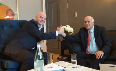 رئيس الاتحاد الدولي لكرة القدم جياني انفانتينو مع رئيس الاتحاد الفلسطيني جبريل الرجوب - ارشيف