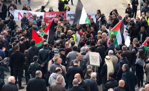 مشاركة المئات من سكان بلدة باقة الغربية في تظاهرة ضد صفقة القرن