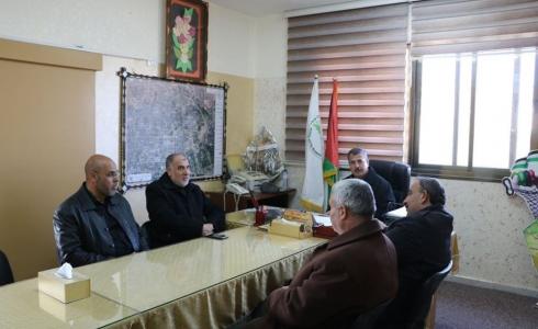 مدير التربية والتعليم الوسطى يستقبل وفدًا من مديرية أوقاف الوسطى