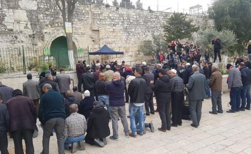 المقدسيون في المسجد الاقصى