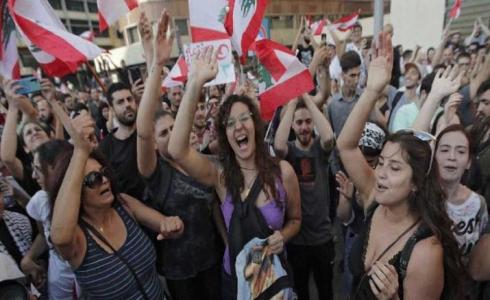 وصلة دبكة لفنان وزوجته خلال مظاهرات لبنان