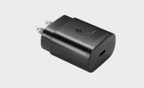 أحد شواحن شركة سامسونغ