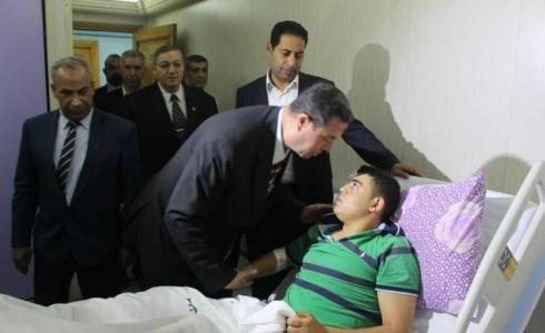 السفير دياب اللوح يزور جرحى غزة في مصر