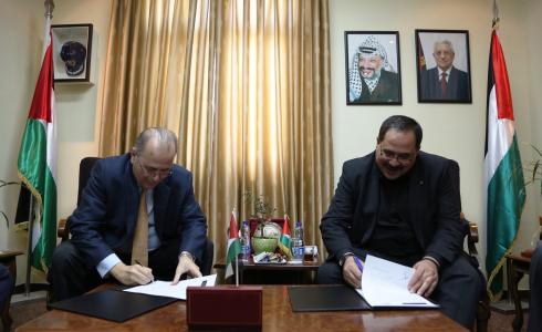 مذكرة تفاهم لتخصيص منح دراسية للفلسطينيين في سوريا ولبنان
