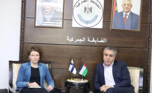 الضابطة الجمركية توضح آلية عملها لسفيرة فنلندا