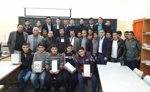 اللجنة الشعبية للاجئين تكرم الفائزين بمسابقة العودة حق كالشمس