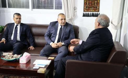 الوفد المصري يلتقي نائب رئيس الوزراء الفلسطيني زياد أبو عمرو