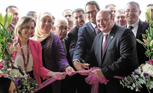 أثناء افتتاح المكتب الجديد لبنك فلسطين في رام الله