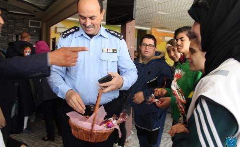 الشرطة تقيم مهرجانا ترفيهياً للأطفال مركز الهلال الأحمر في أريحا