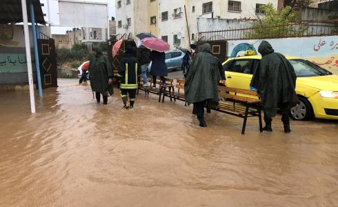 طواقم الإنقاذ تُخلي مدرسة في طولكرم