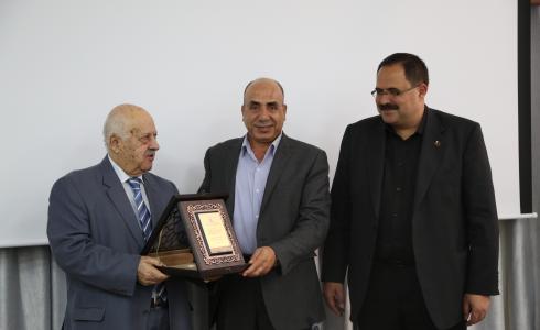 وزير التربية والتعليم العالي صبري صيدم، ورئيس هيئة مكافحة الفساد رفيق النتشة