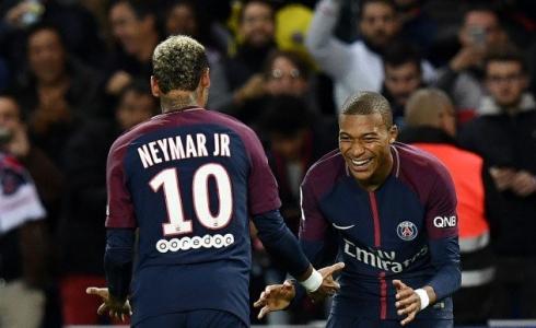 نيمار يحتفل مع مبابي - ارشيف