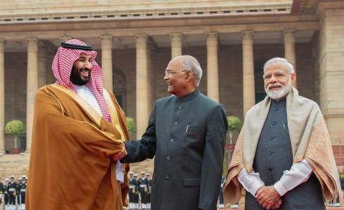ولي العهد السعودي مع الرئيس ورئيس الوزراء الهندي