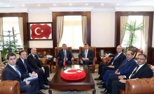 اللواء عطا الله يبحث مع نظيره التركي سبل تعزيز التعاون