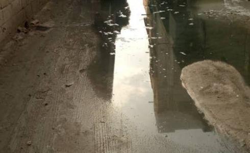 غرق شوارع مخيم الحسينية بالمياه الآسنة